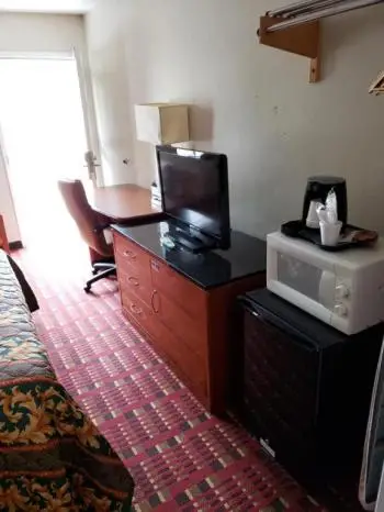 Peach Tree Inn 10